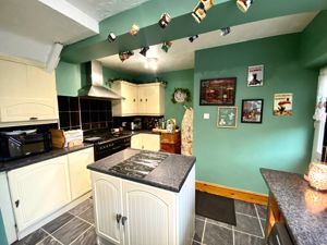 Kitchen- click for photo gallery